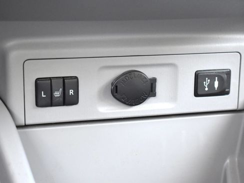 Used 2015 Toyota Prius V Four FWD image 25