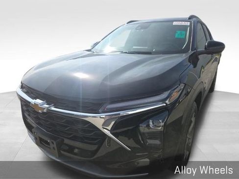 Used 2025 Chevrolet Trax LT w/ Driver Confidence Package FWD image 5