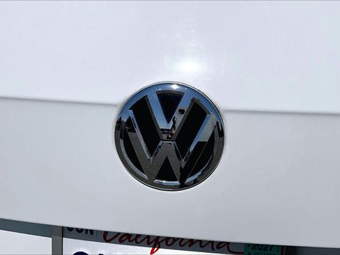 Used 2021 Volkswagen Tiguan SEL FWD image 9