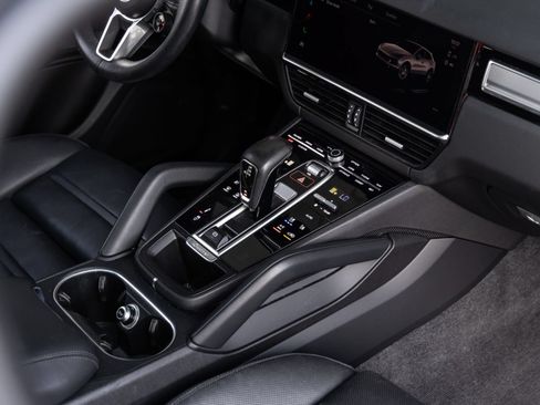 Certified 2023 Porsche Cayenne Platinum Edition AWD/4WD image 34