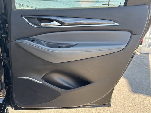 Used 2021 Buick Enclave Essence image 17