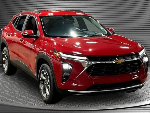 New 2026 Chevrolet Trax LT w/ Driver Confidence Package FWD image 2