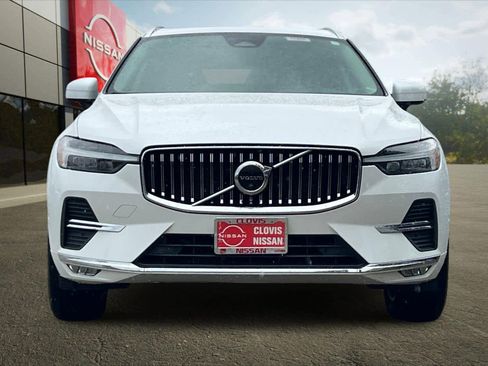 Used 2023 Volvo XC60 B5 Plus image 11