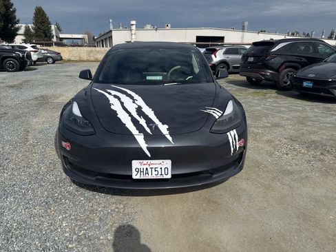 Used 2023 Tesla Model 3 Standard Range image 2