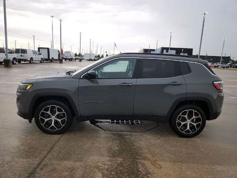 Used 2024 Jeep Compass Latitude AWD/4WD image 8