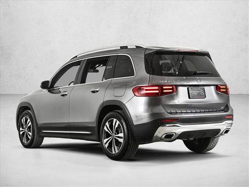 Used 2025 Mercedes-Benz GLB 250 4MATIC image 9