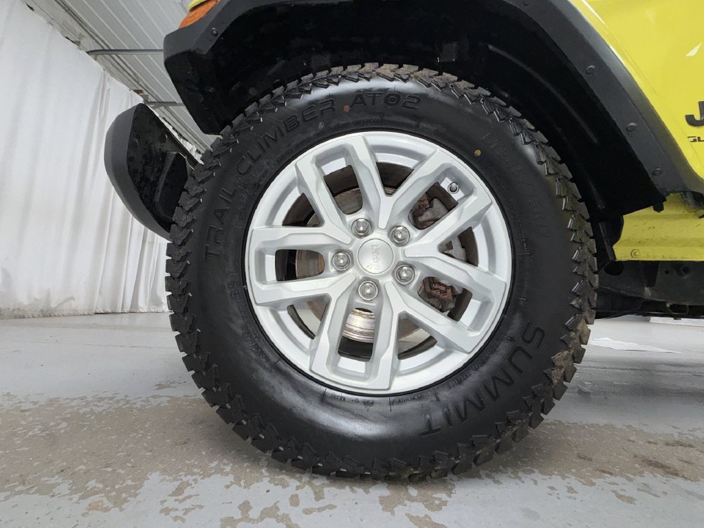 Used 2023 Jeep Gladiator Sport AWD/4WD image 16
