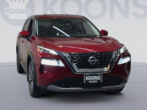 Used 2022 Nissan Rogue SV image 4