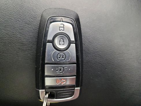Used 2021 Ford Explorer XLT w/ Equipment Group 202A AWD/4WD image 32