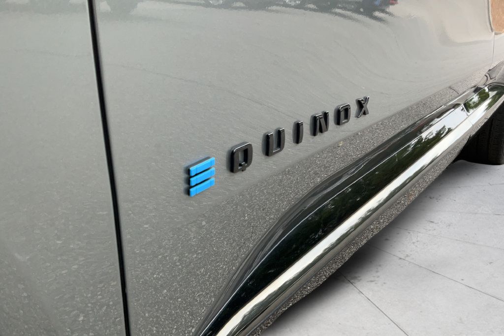 Used 2024 Chevrolet Equinox EV RS FWD image 27