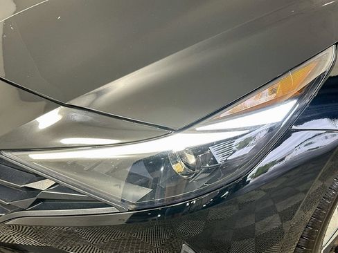 Used 2023 Hyundai Elantra SEL w/ Convenience Package FWD image 3