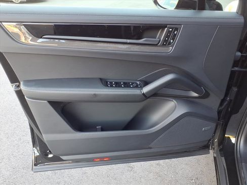 New 2026 Porsche Cayenne GTS image 7