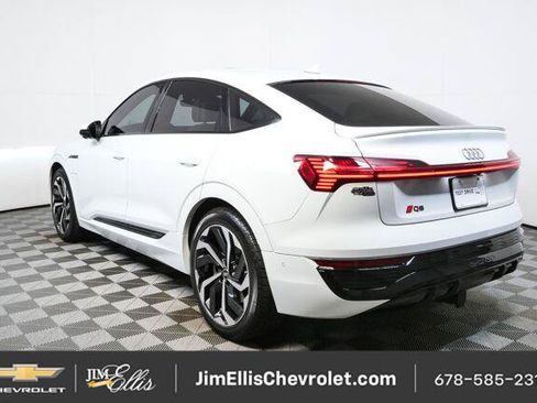 Used 2024 Audi Q8 e-tron Premium Plus w/ Premium Plus Package AWD/4WD image 32