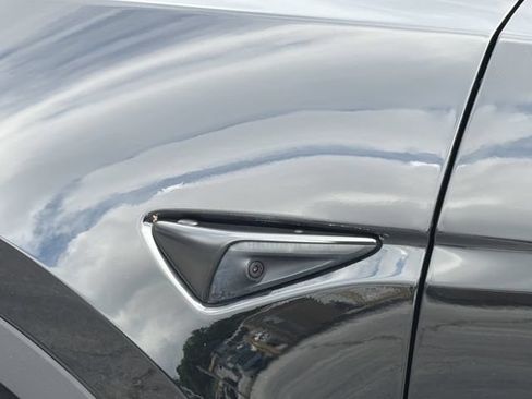 Used 2023 Tesla Model Y AWD image 29