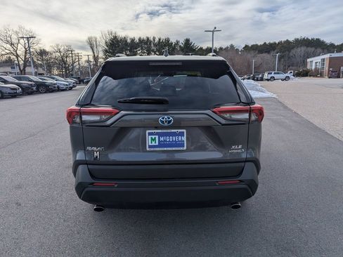 Used 2020 Toyota RAV4 XLE image 4