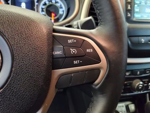 Used 2016 Jeep Cherokee Latitude w/ Safety/Convenience Group image 18