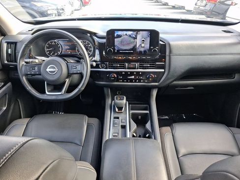 Certified 2025 Nissan Pathfinder SL FWD image 9