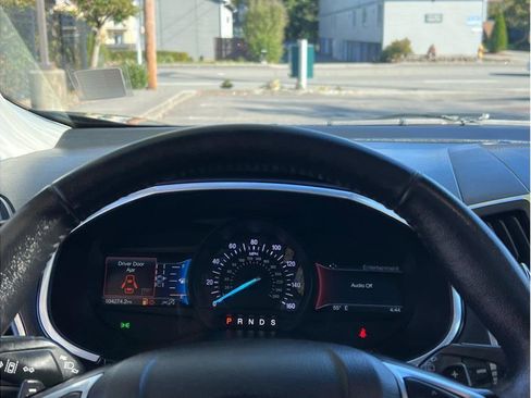 Used 2019 Ford Edge Titanium w/ Equipment Group 301A image 9