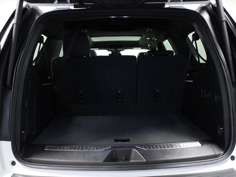 Used 2023 Chevrolet Suburban Z71 w/ Luxury Package image 15