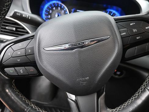 Used 2020 Chrysler Pacifica Touring w/ S Appearance Package FWD image 19