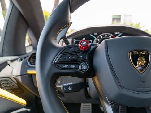 Used 2025 Lamborghini Revuelto AWD/4WD image 11