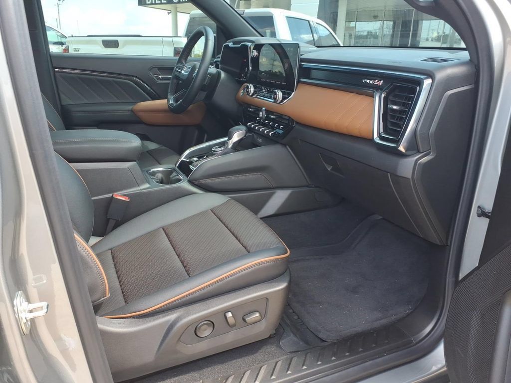 Used 2026 GMC Canyon AT4 w/ Technology Plus Package AWD/4WD image 11