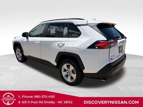 Used 2020 Toyota RAV4 XLE w/ Convenience Package FWD image 11