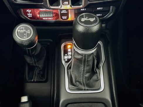 Used 2024 Jeep Wrangler Unlimited Rubicon 4xe AWD/4WD image 23
