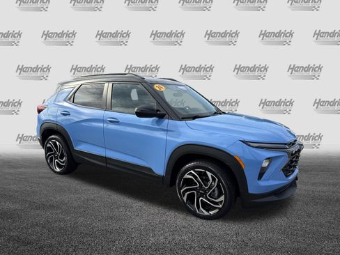 Used 2024 Chevrolet TrailBlazer RS w/ Driver Confidence Package AWD/4WD image 2