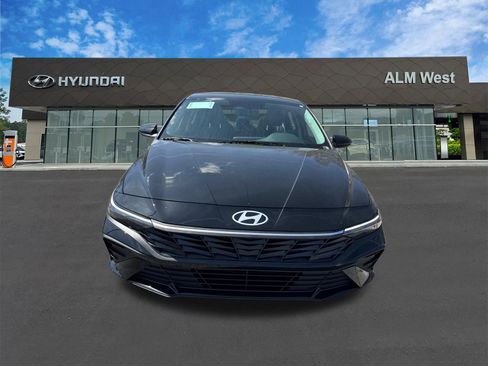 New 2026 Hyundai Elantra SE FWD image 2