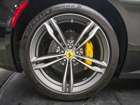 Used 2018 Ferrari GTC4Lusso AWD/4WD image 47