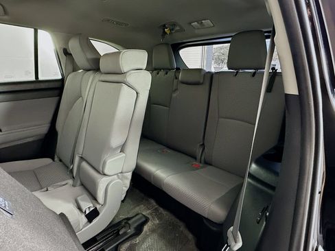 Used 2024 Toyota Highlander LE FWD image 26