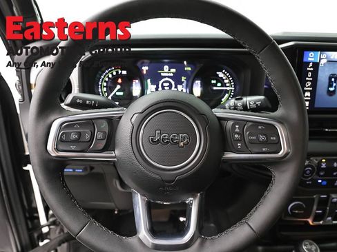 Used 2025 Jeep Wrangler Unlimited Sahara AWD/4WD image 10