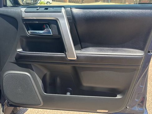 Used 2017 Toyota 4Runner SR5 AWD/4WD image 27