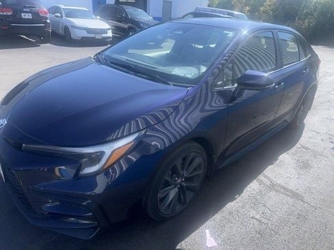 Used 2023 Toyota Corolla SE image 3