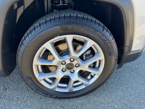 Used 2025 Jeep Compass Limited image 31