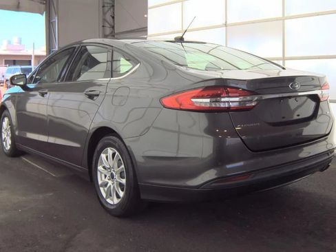Used 2017 Ford Fusion SE w/ Fusion SE Technology Package FWD image 6
