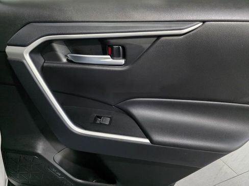 Used 2025 Toyota RAV4 XLE image 12