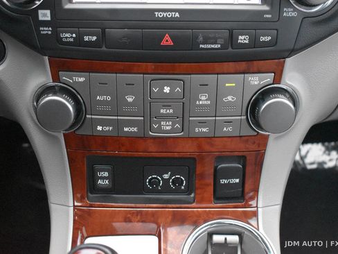 Used 2012 Toyota Highlander Limited w/ Tow Pkg AWD/4WD image 23