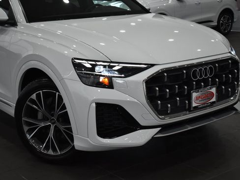 Used 2025 Audi Q8 Premium image 2