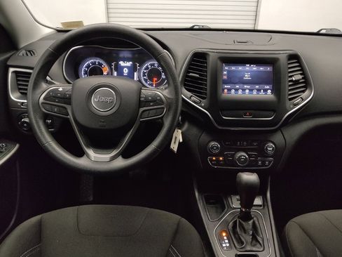Used 2019 Jeep Cherokee Latitude w/ Popular Appearance Group FWD image 22