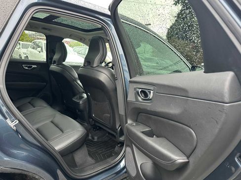 Used 2021 Volvo XC60 T5 Momentum w/ Advanced Package image 13