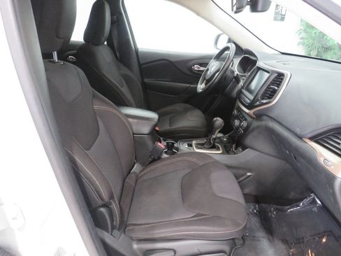 Used 2015 Jeep Cherokee Latitude w/ Comfort/Convenience Group image 9