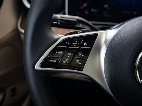 Used 2025 Mercedes-Benz C 300 4MATIC Sedan image 24