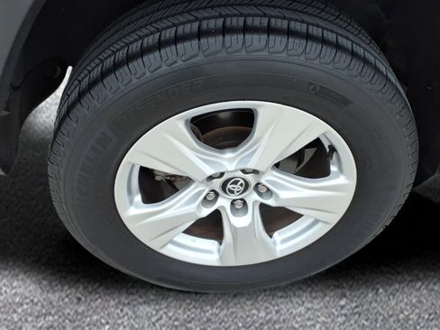 Used 2020 Toyota RAV4 XLE image 9