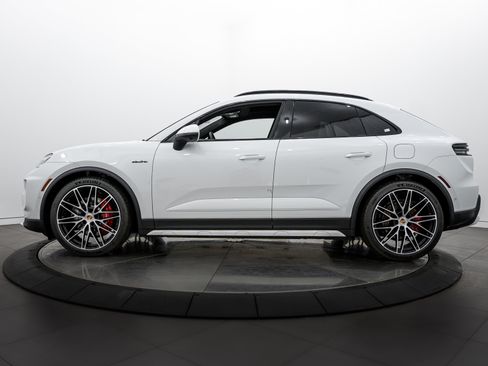 New 2025 Porsche Macan 4S Electric image 2
