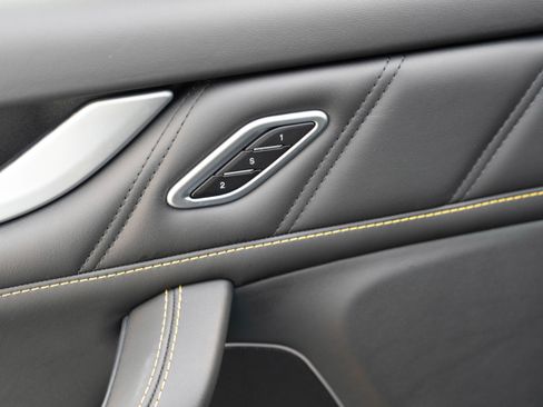 Used 2022 Maserati Levante F Tributo image 16