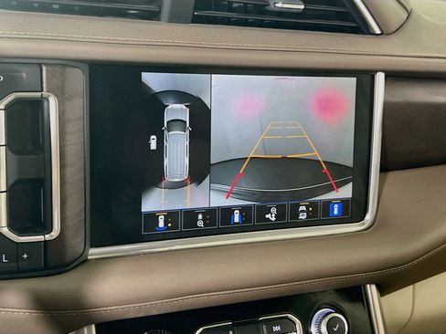 Used 2022 GMC Yukon Denali w/ Advanced Technology Package AWD/4WD image 14