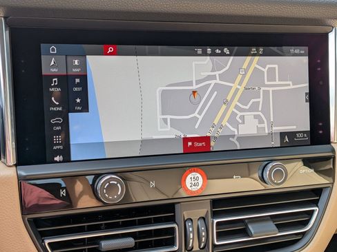 New 2026 Porsche Macan image 18