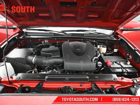Used 2022 Toyota Tacoma TRD Sport AWD/4WD image 31